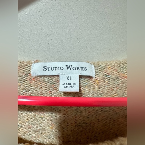 Studio works sweater - Picture 4 of 4